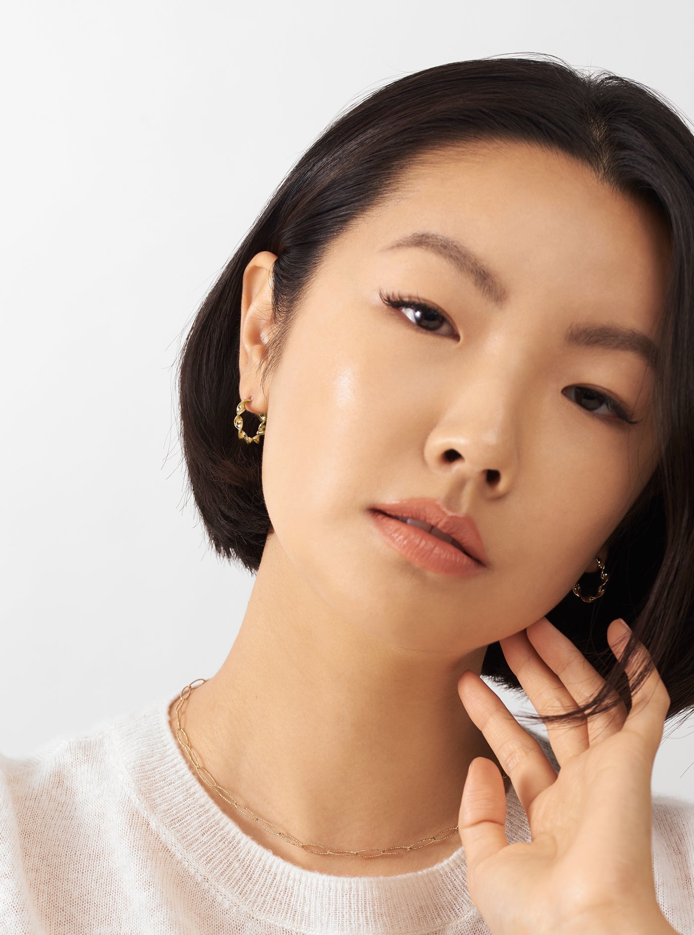 14k gold jewelry. 14k gold hoops earrings. simple design earrings for everyday. gold hoops. rose gold earrings.