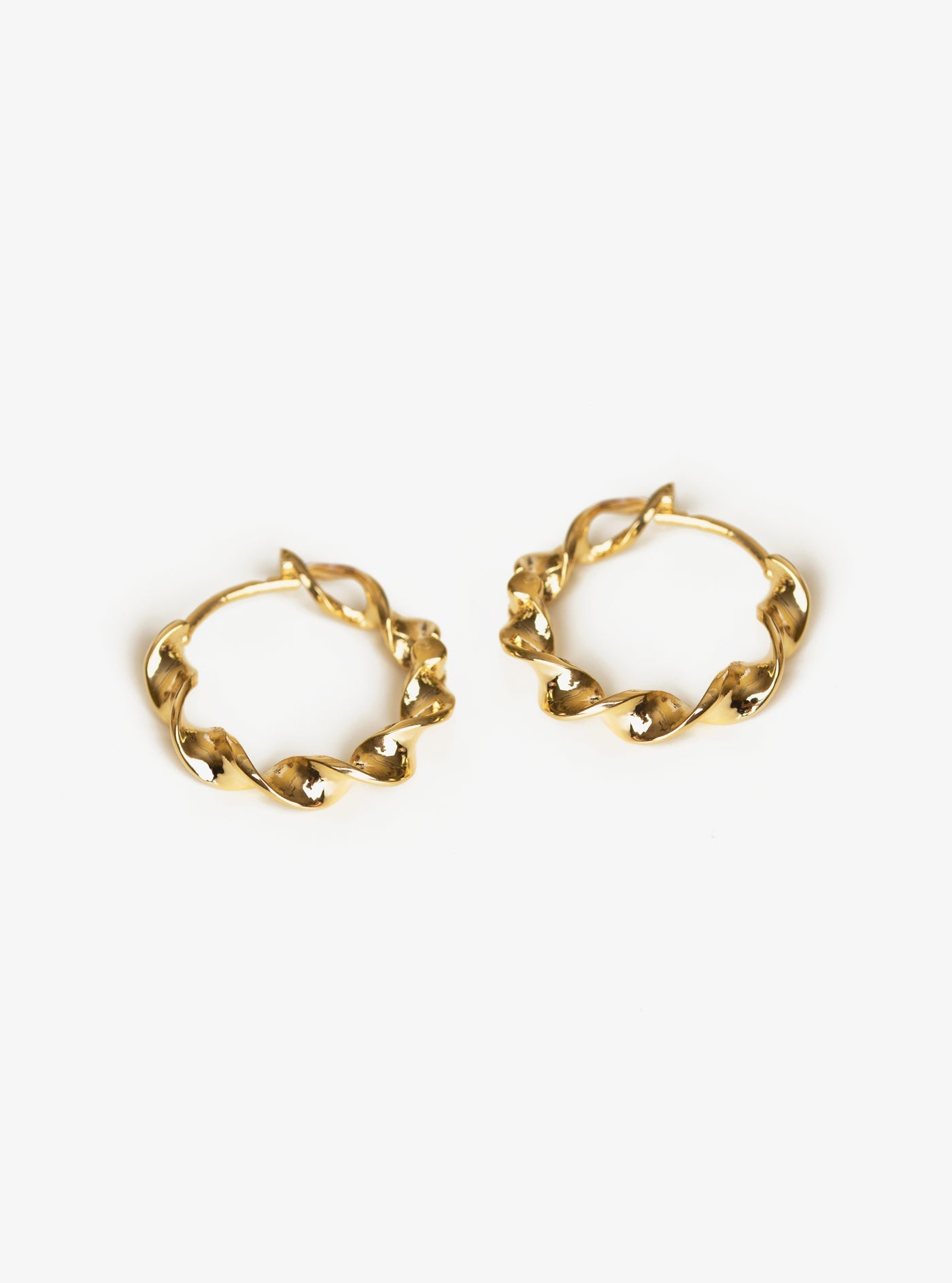 14k gold hoops earrings. simple design earrings for everyday. gold hoops.