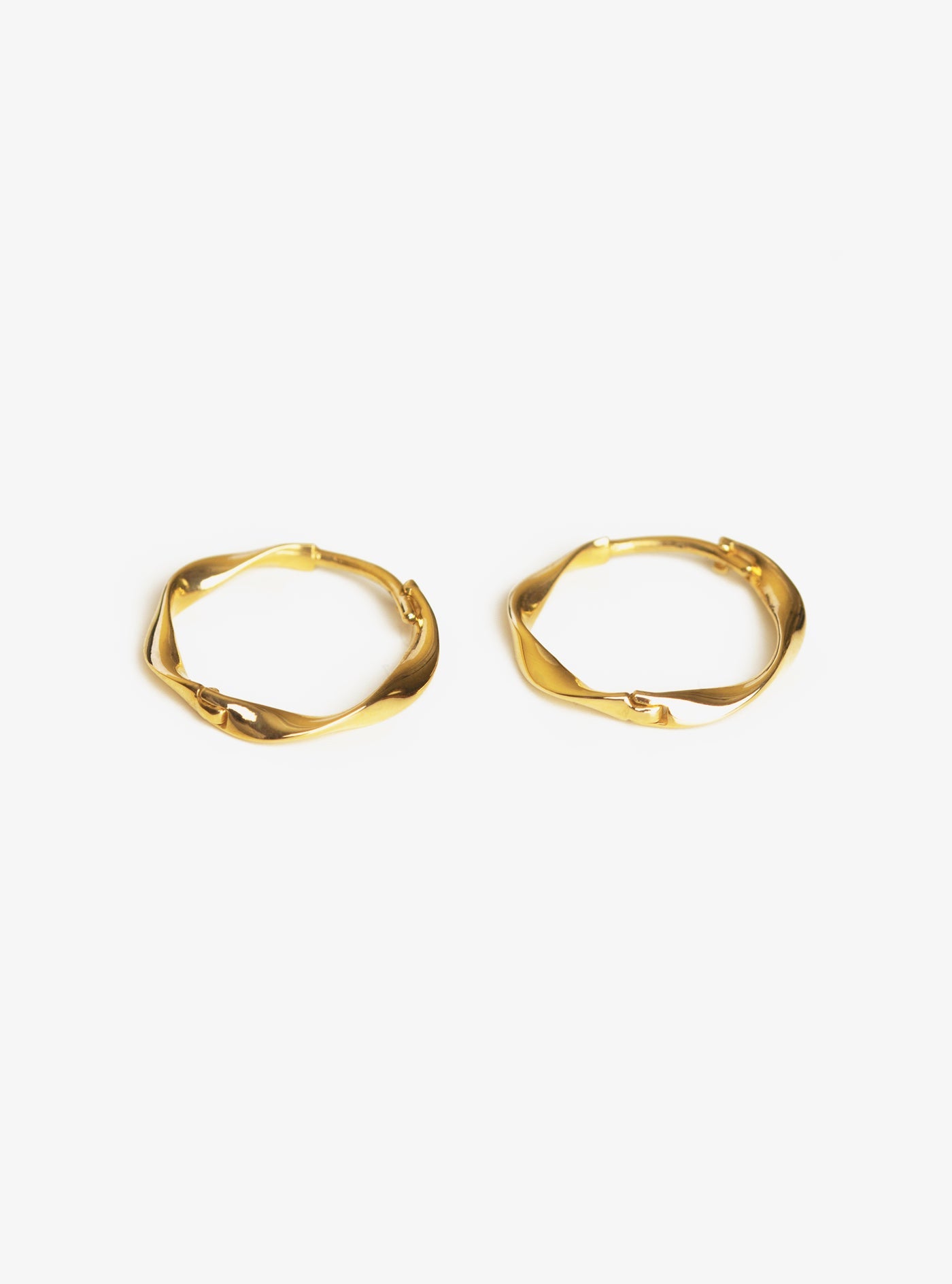 14k solid gold wave hoop earrings – K⋅GOLD