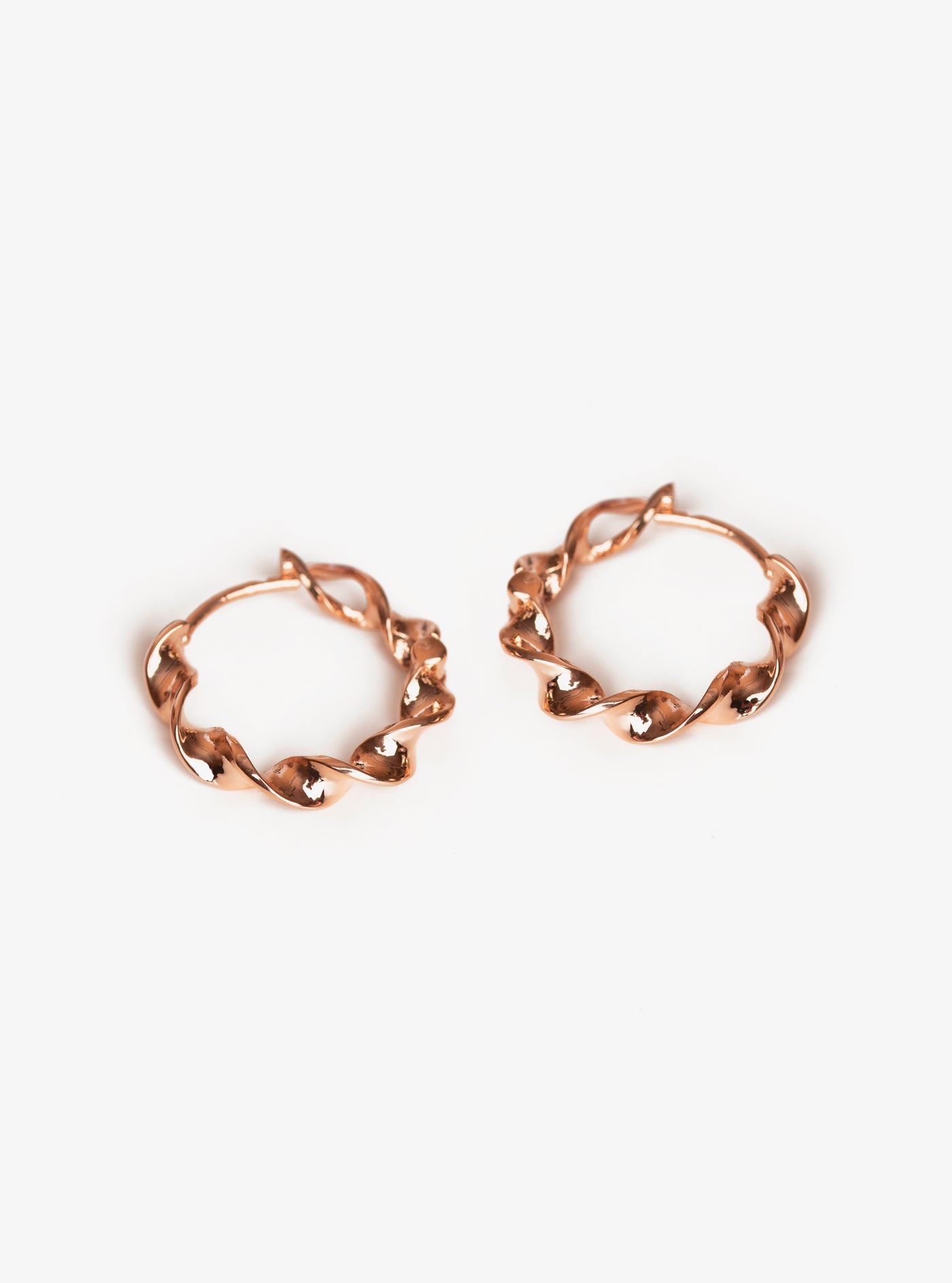 14k gold jewelry. 14k gold hoops earrings. simple design earrings for everyday. gold hoops. rose gold earrings. 